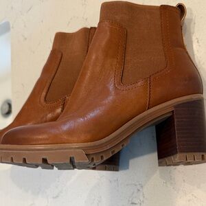 NWOT Vince Camuto Brown Leather Ankle Boots, size 8